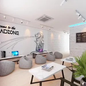 radzone-hostel.singapore-best-hotels.net/